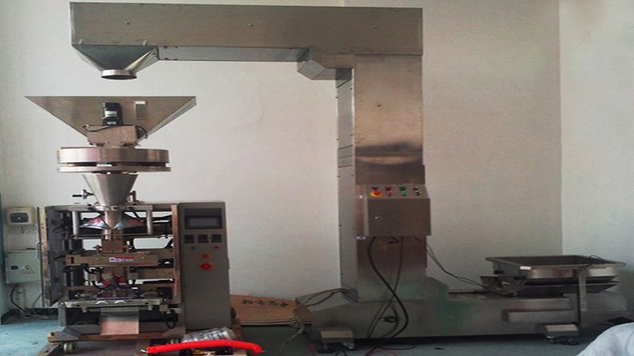 Vertical large bags packing machine automatic with Z-type elevator materials loading VFFS rice granu