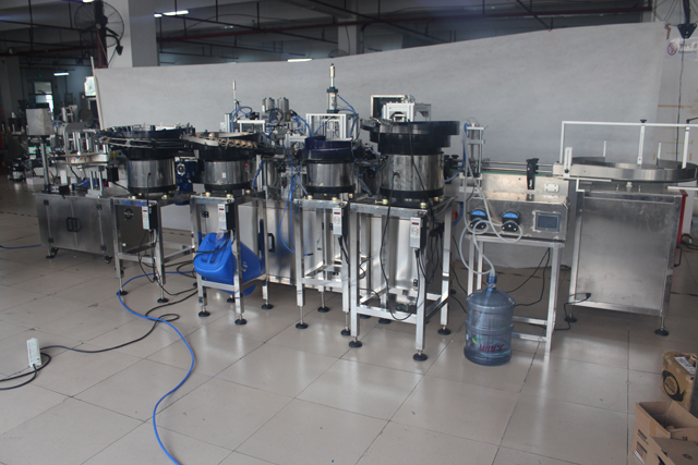 model YX-100G perfume filling line.JPG